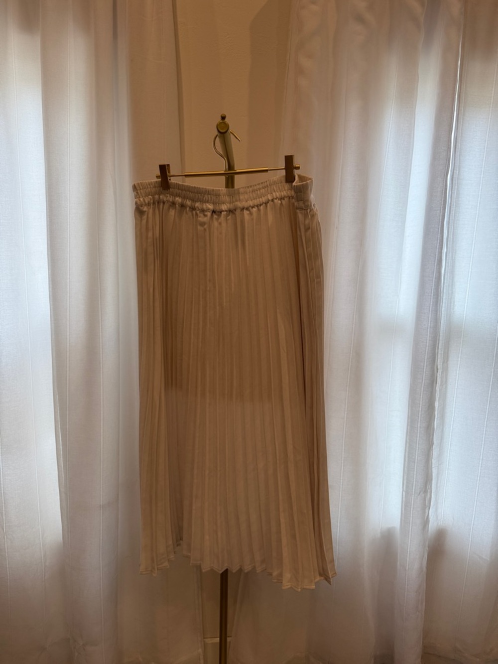 Simply Vera Vera Wang Pleated Midi Skirt in Light Beige - Picture 6 of 6